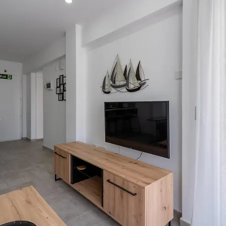 A Blissful 1-bedroom Voyage In Apartment Larnaca