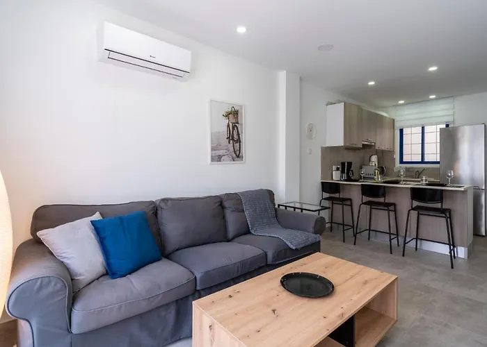 A Blissful 1-bedroom Voyage In Lägenhet Larnaca