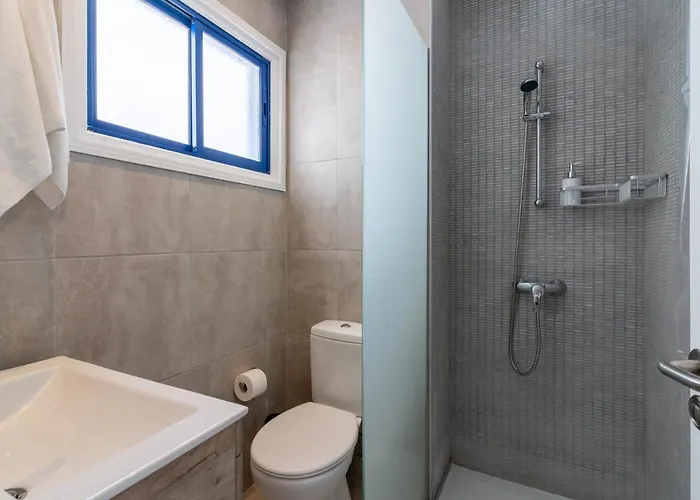 A Blissful 1-bedroom Voyage In Lägenhet Larnaca