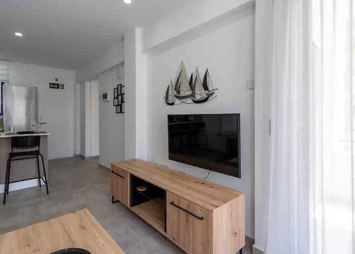 A Blissful 1-bedroom Voyage In Lägenhet Larnaca