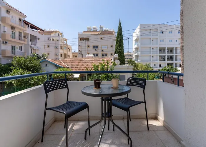 A Blissful 1-bedroom Voyage In Lägenhet Larnaca