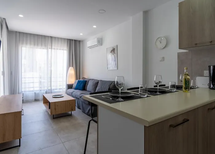A Blissful 1-bedroom Voyage In Lägenhet Larnaca