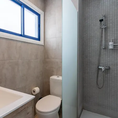 A Blissful 1-bedroom Voyage In Apartamento Lárnaca